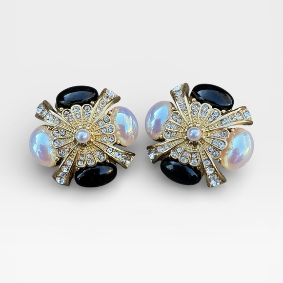 VINTAGE Onyx and Faux Mabe Pearl Cabochon Earrings - Picture 2 of 12